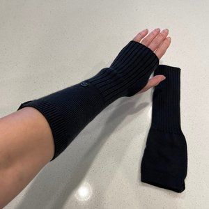 Fingerless gloves in Black by lululemon
